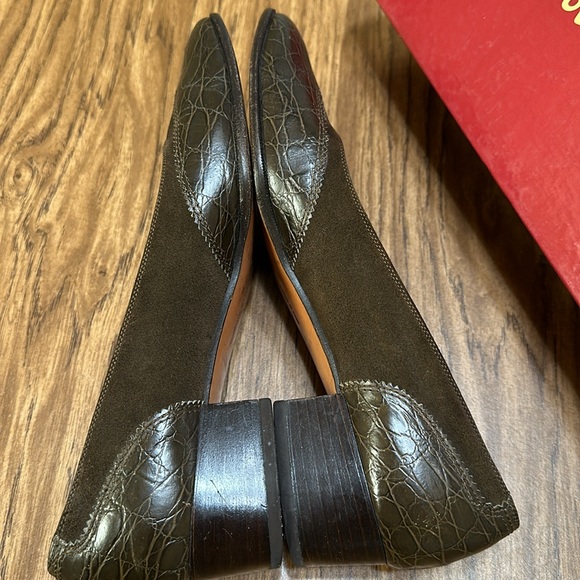 Salvatore Ferragamo Made in Italy Brown Suede/leather-1 1/4” heel, Size 9 1/2C - Picture 5 of 10